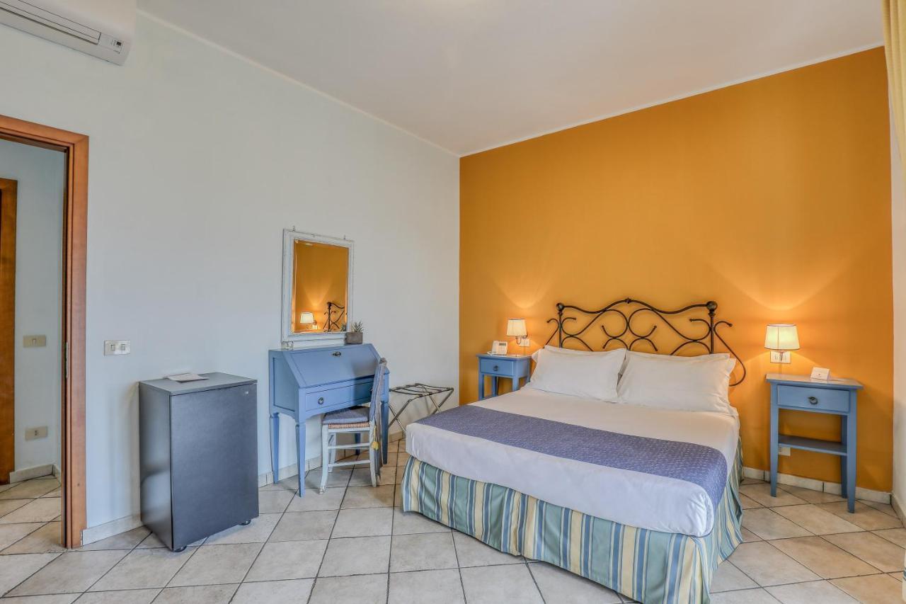 Hotel Albatros วาริกอตติ ภายนอก รูปภาพ