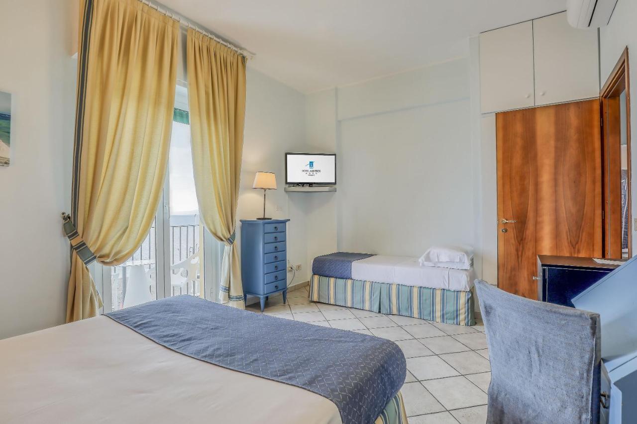 Hotel Albatros วาริกอตติ ภายนอก รูปภาพ