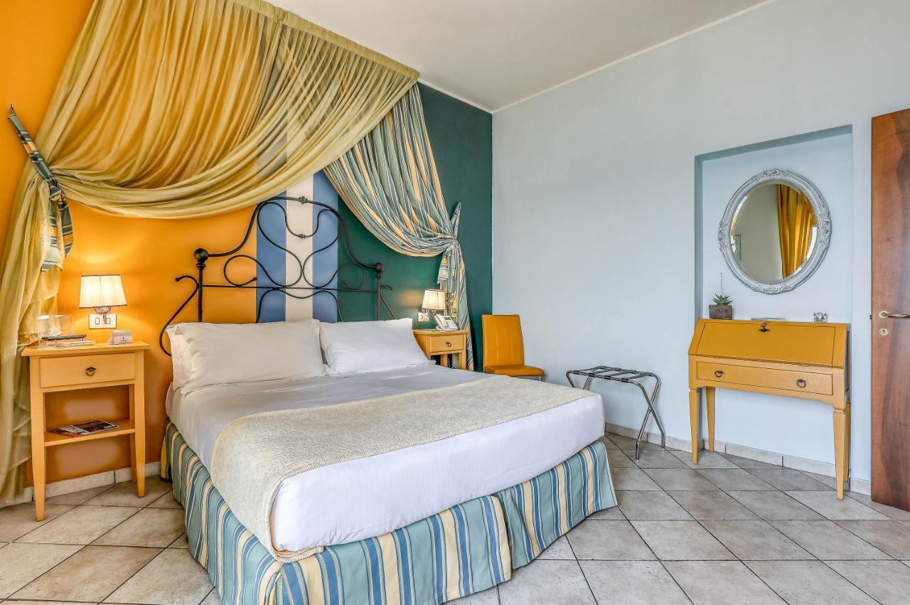 Hotel Albatros วาริกอตติ ภายนอก รูปภาพ