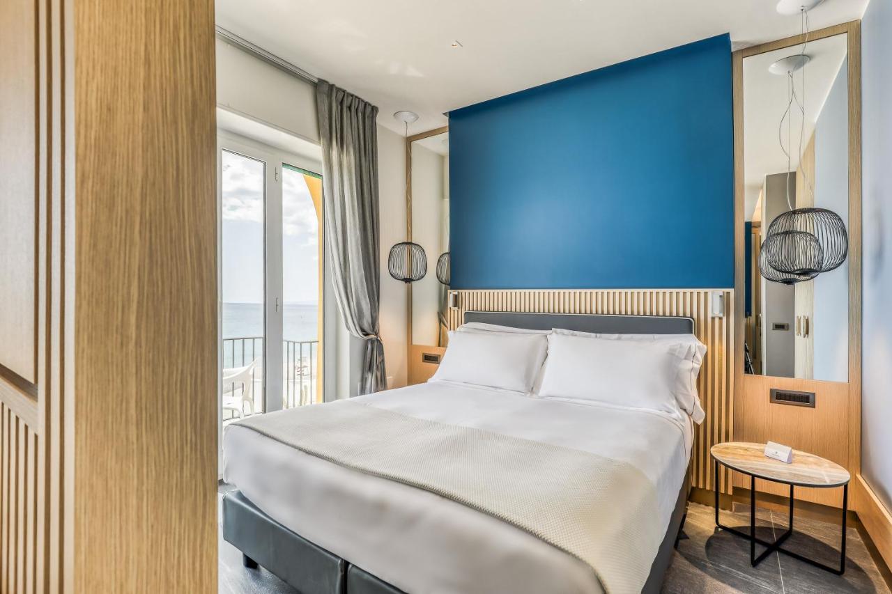 Hotel Albatros วาริกอตติ ภายนอก รูปภาพ