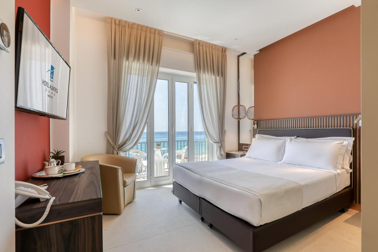 Hotel Albatros วาริกอตติ ภายนอก รูปภาพ