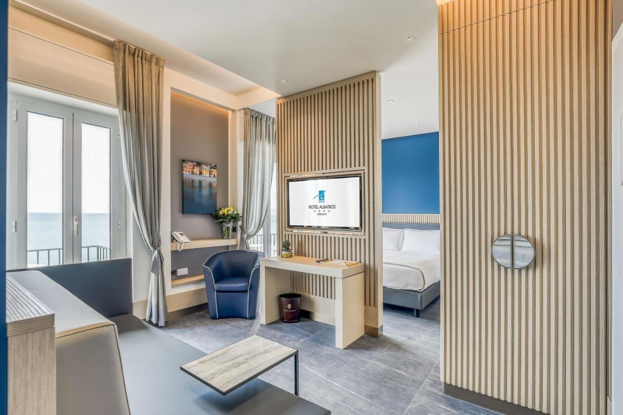 Hotel Albatros วาริกอตติ ภายนอก รูปภาพ