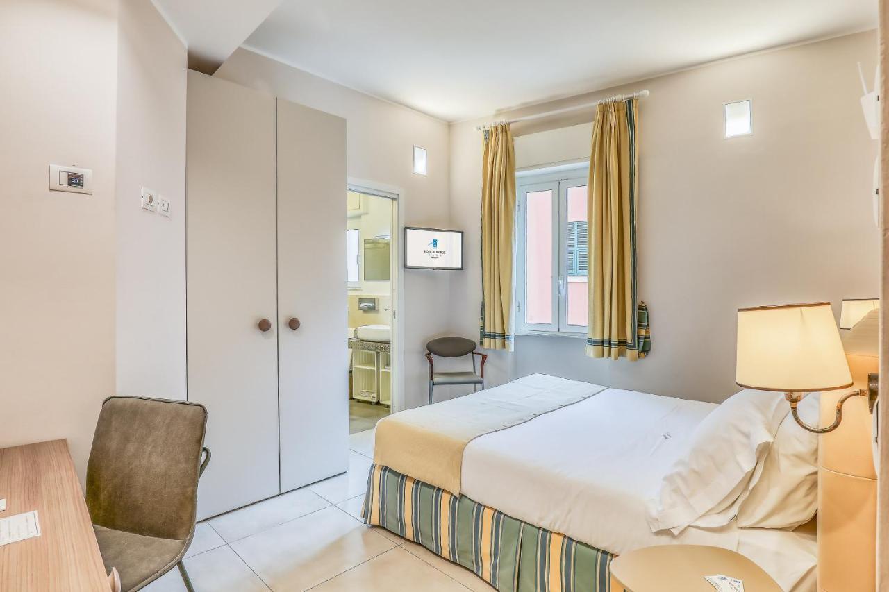 Hotel Albatros วาริกอตติ ภายนอก รูปภาพ