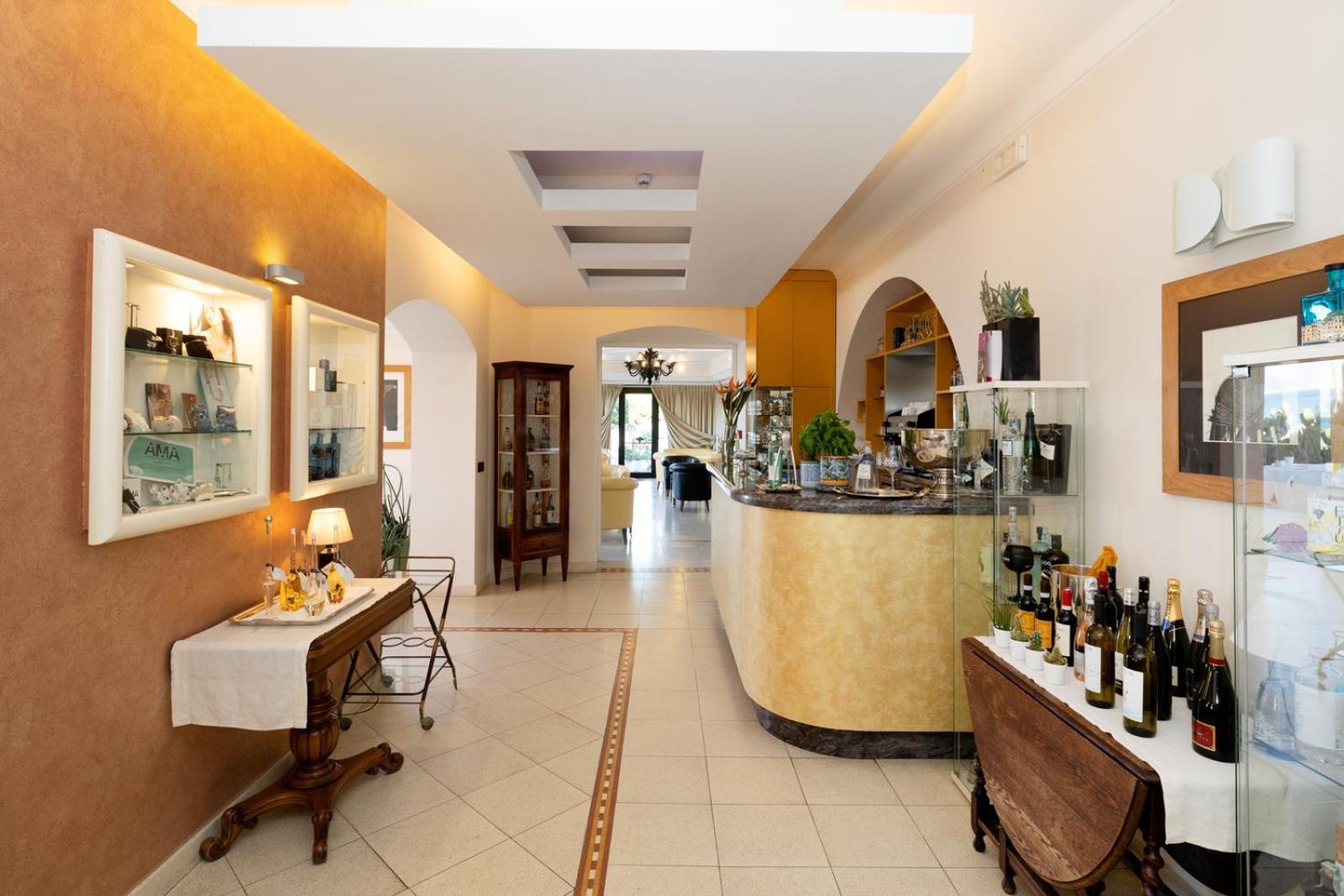 Hotel Albatros วาริกอตติ ภายนอก รูปภาพ