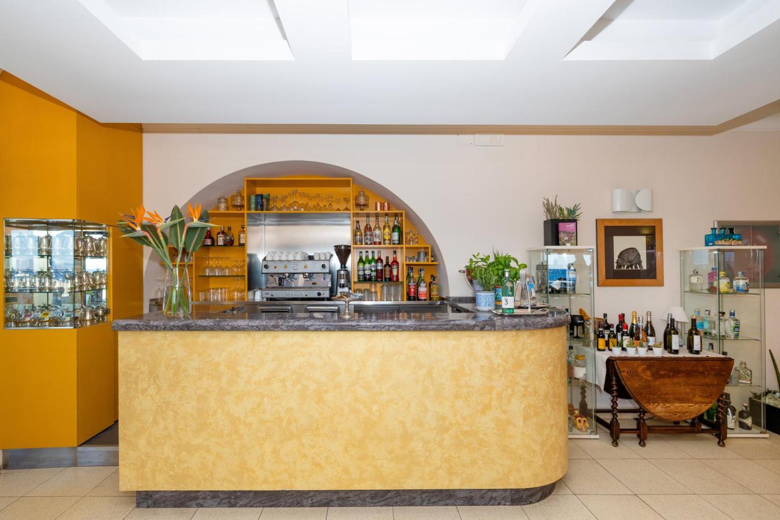 Hotel Albatros วาริกอตติ ภายนอก รูปภาพ